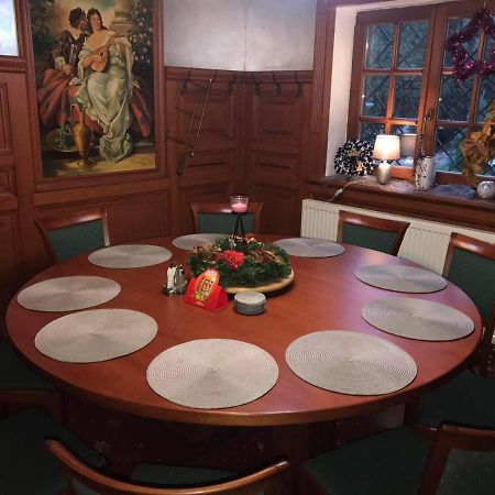 Mníšek pod Brdy Mala Svata Hora - Penzion & Restaurace מראה חיצוני תמונה