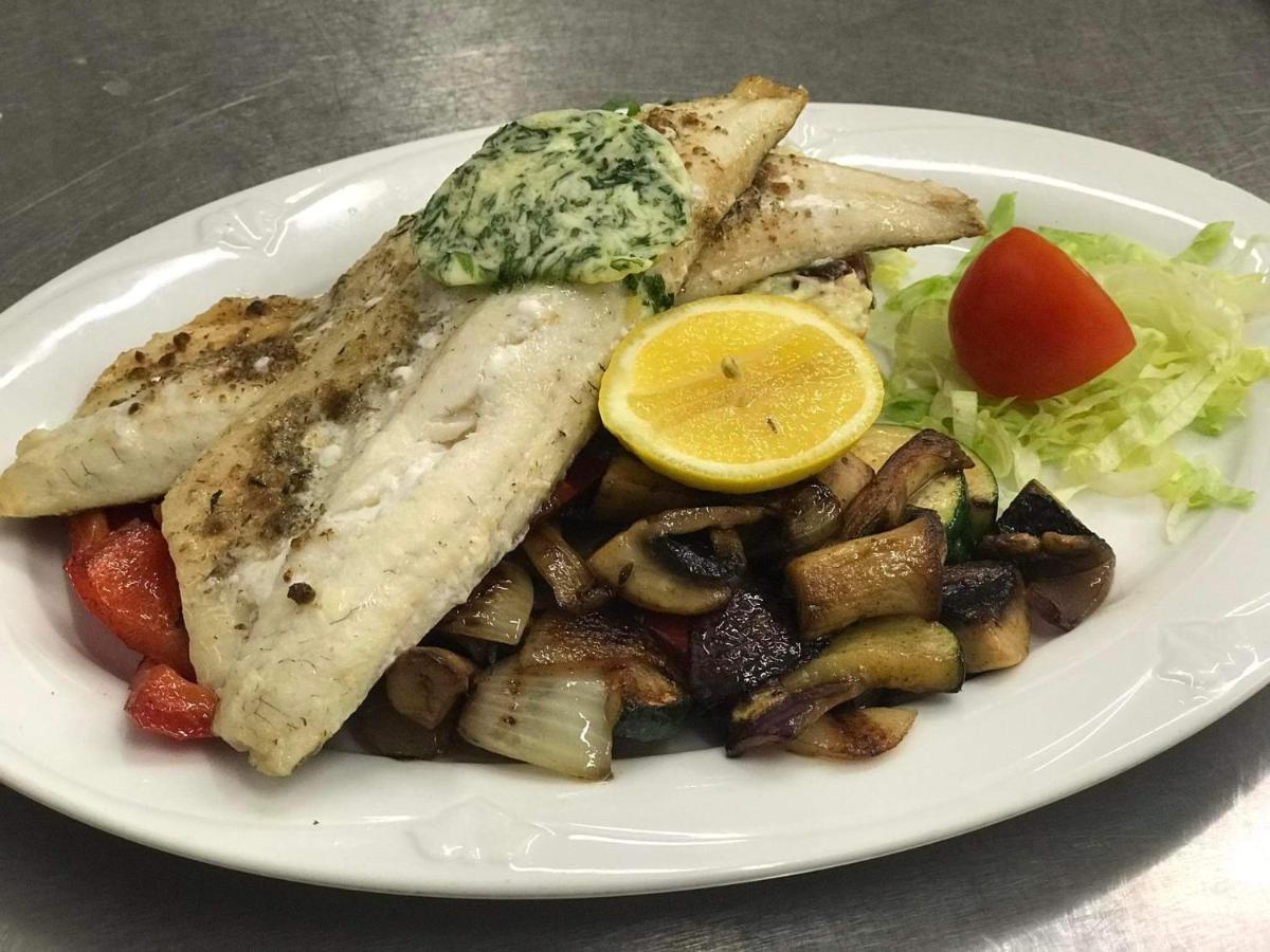 Mníšek pod Brdy Mala Svata Hora - Penzion & Restaurace מראה חיצוני תמונה