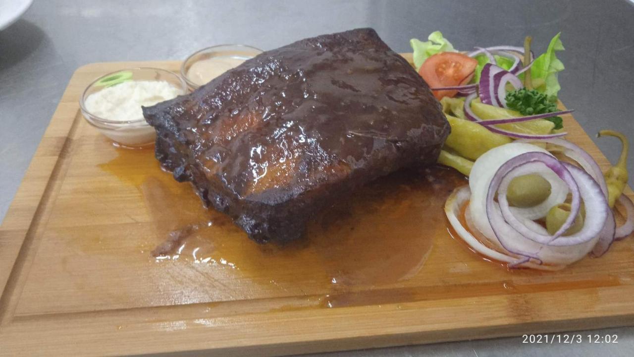 Mníšek pod Brdy Mala Svata Hora - Penzion & Restaurace מראה חיצוני תמונה
