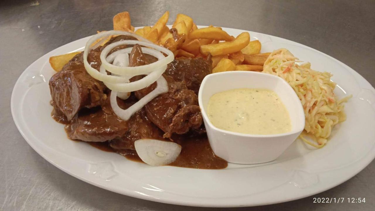 Mníšek pod Brdy Mala Svata Hora - Penzion & Restaurace מראה חיצוני תמונה