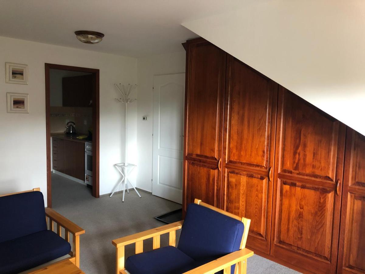 Mníšek pod Brdy Mala Svata Hora - Penzion & Restaurace מראה חיצוני תמונה