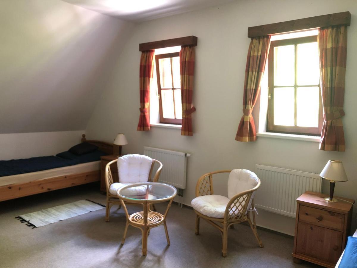 Mníšek pod Brdy Mala Svata Hora - Penzion & Restaurace מראה חיצוני תמונה