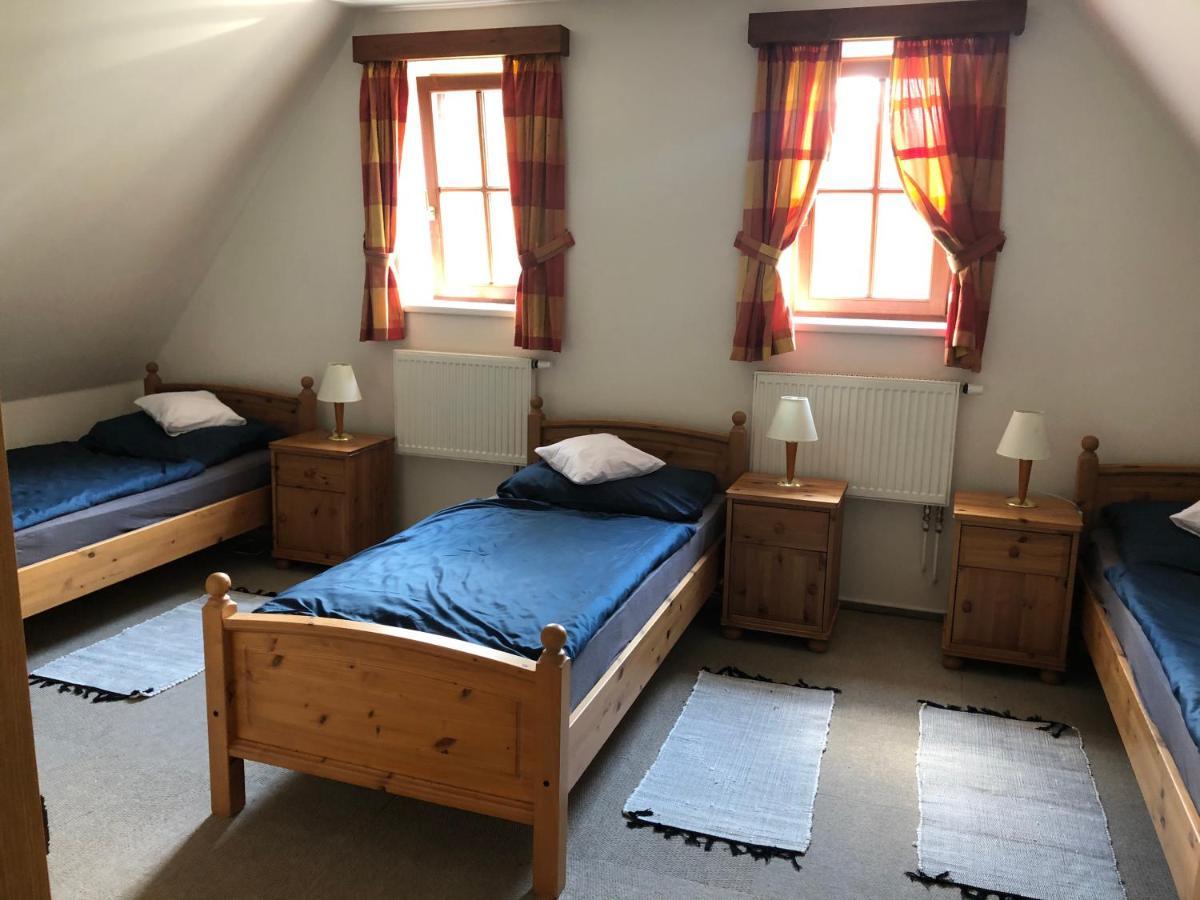 Mníšek pod Brdy Mala Svata Hora - Penzion & Restaurace מראה חיצוני תמונה