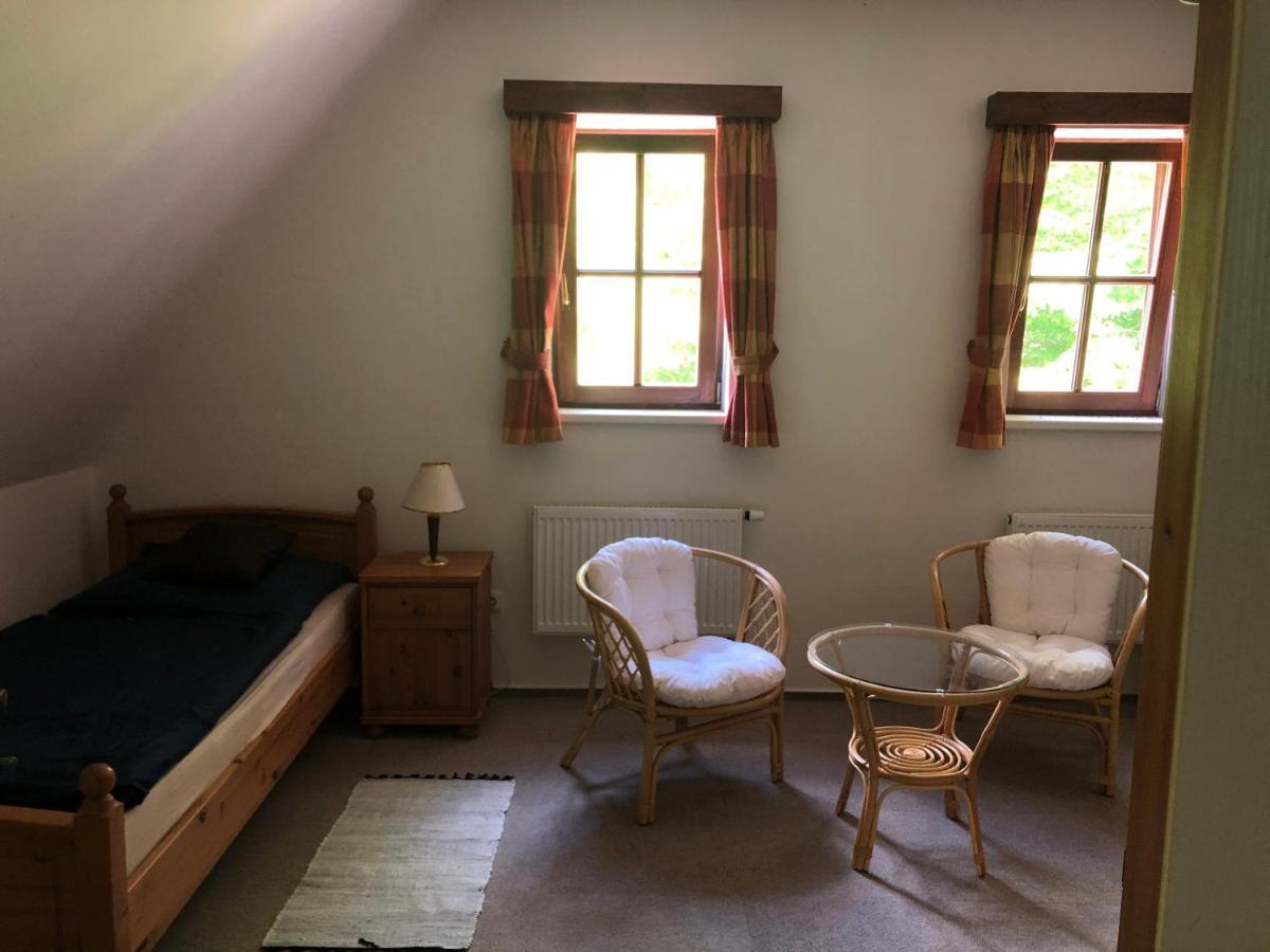 Mníšek pod Brdy Mala Svata Hora - Penzion & Restaurace מראה חיצוני תמונה