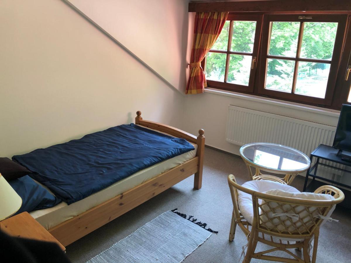 Mníšek pod Brdy Mala Svata Hora - Penzion & Restaurace מראה חיצוני תמונה